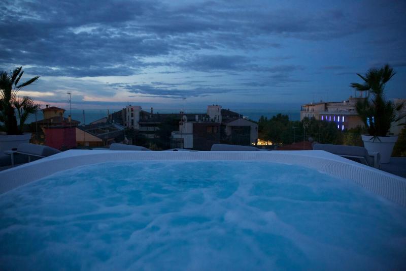 Monaco Suites Hotel Lignano Sabbiadoro Dış mekan fotoğraf