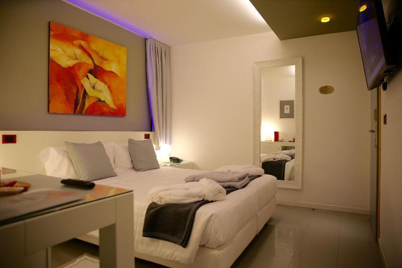 Monaco Suites Hotel Lignano Sabbiadoro Dış mekan fotoğraf