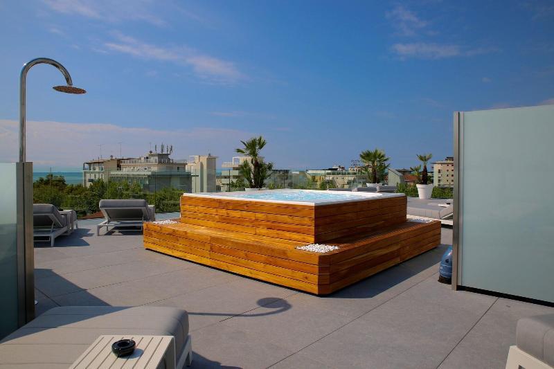 Monaco Suites Hotel Lignano Sabbiadoro Dış mekan fotoğraf