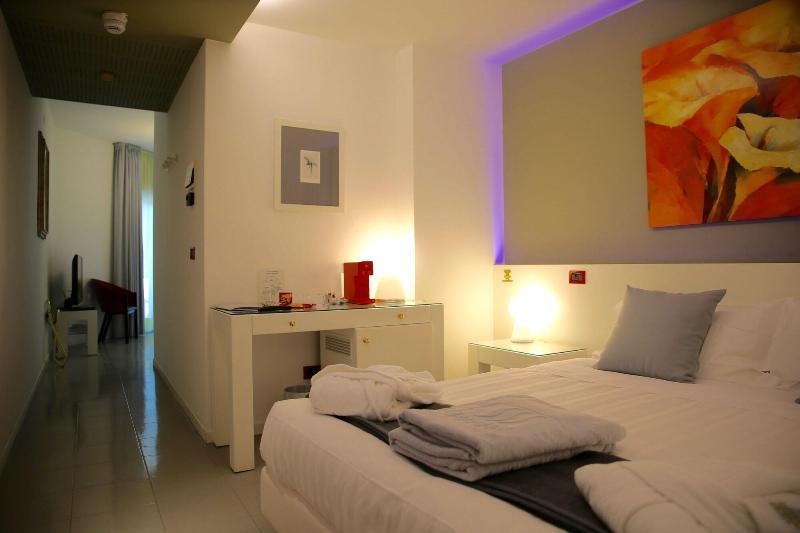 Monaco Suites Hotel Lignano Sabbiadoro Dış mekan fotoğraf