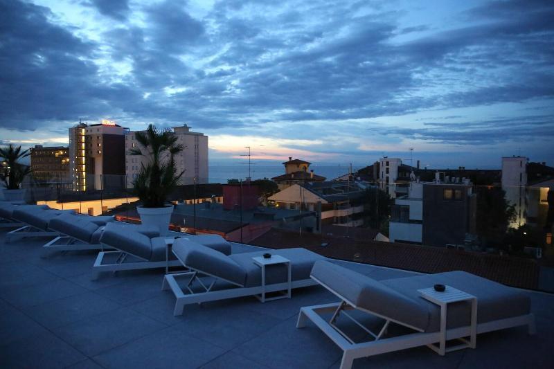 Monaco Suites Hotel Lignano Sabbiadoro Dış mekan fotoğraf