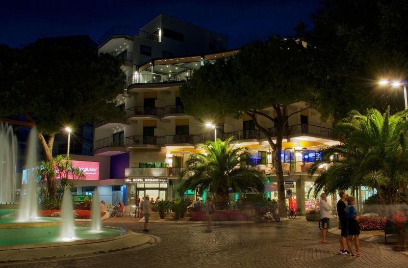 Monaco Suites Hotel Lignano Sabbiadoro Dış mekan fotoğraf